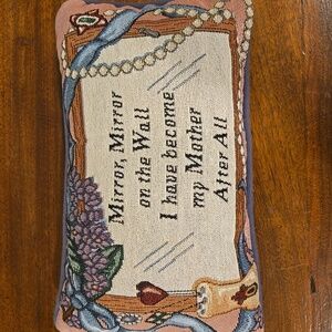 Decorative Pillow with Mirror Mirror Quote